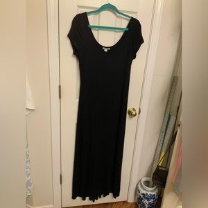 Junior’s cap sleeve maxi with kick pleat in back and built in slip.